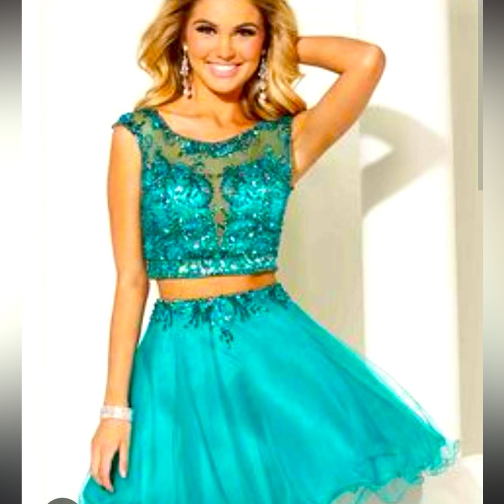 Two peice dress. Formal wear, great for prom size 2 to 4